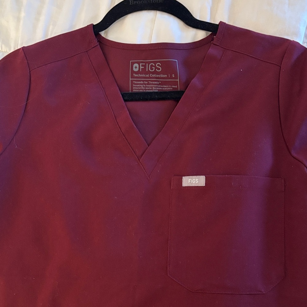 Figs one pocket top